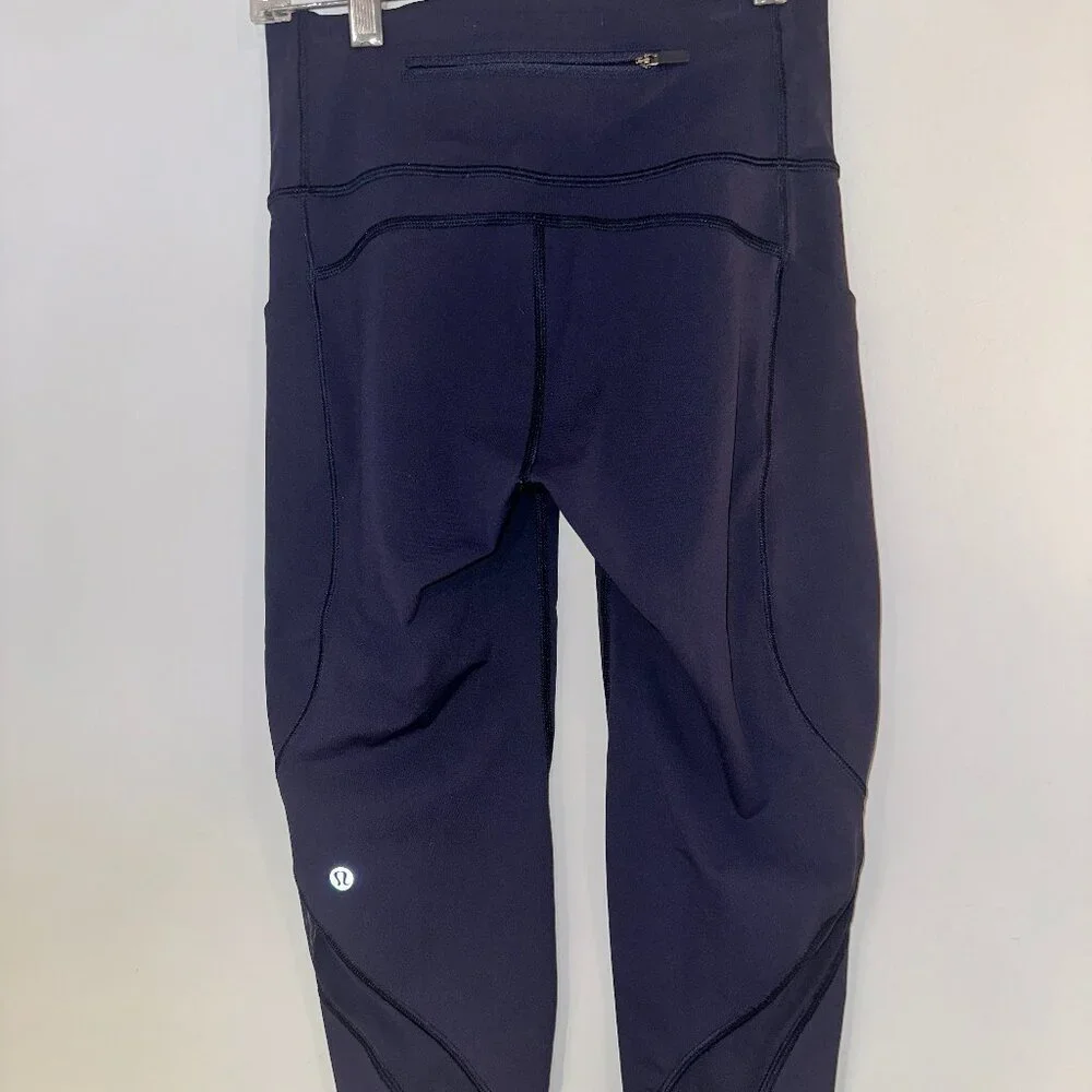 💙 Lululemon Pace Perfect Crop (17") Midnight Navy - Size 4 - Like New 💙 - Picture 8 of 10